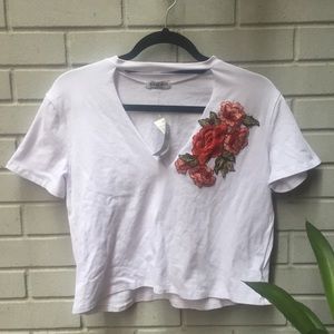Fashion Nova Embroidered Flower T-shirt 🌿